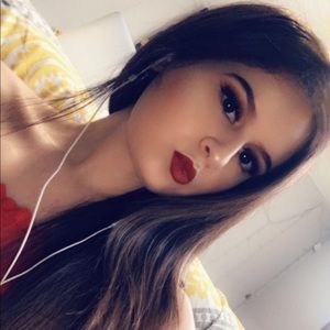 Meet your Posher, Alexis